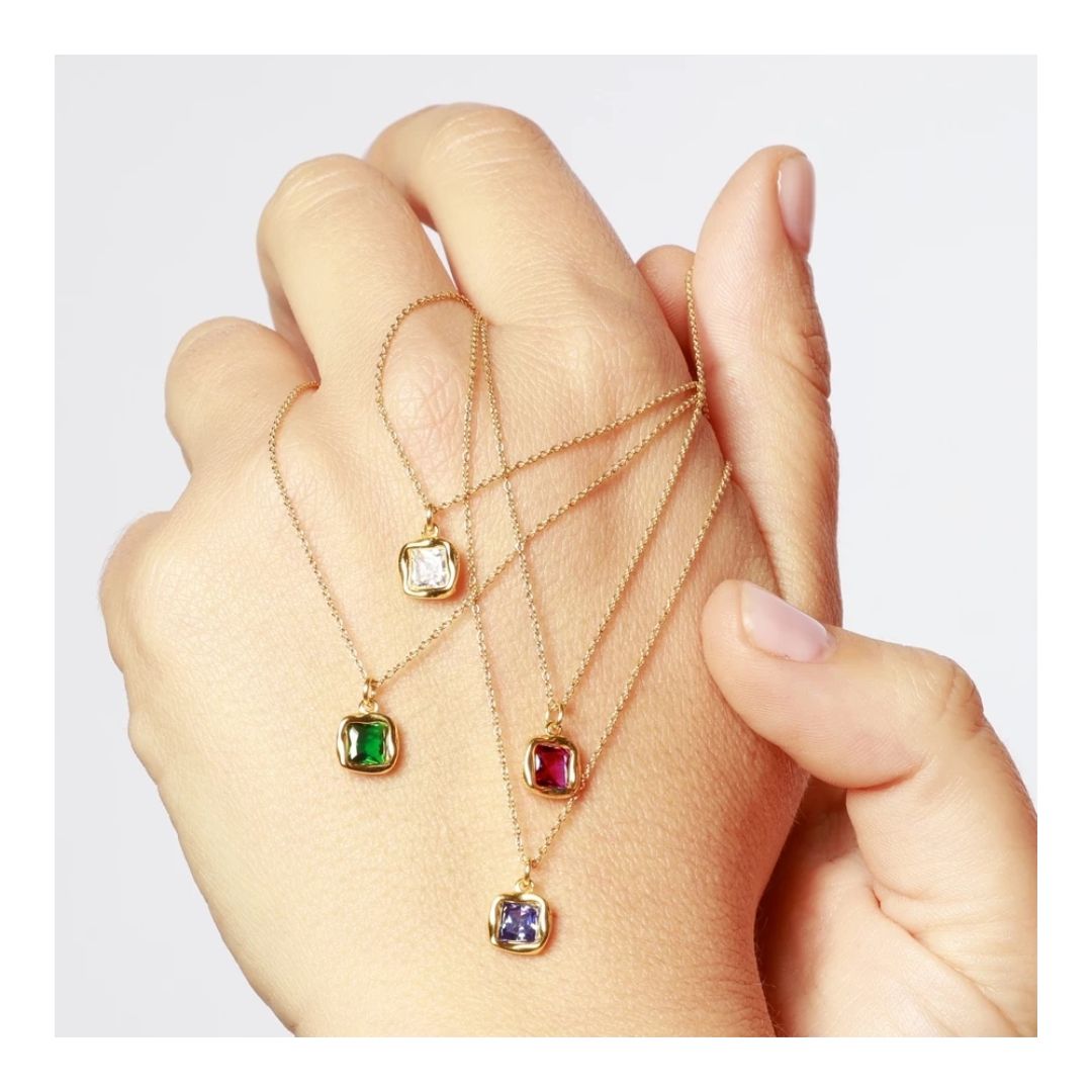 Collar de Plata Bañada en Oro con Piedra – Elegancia que Te Acompaña