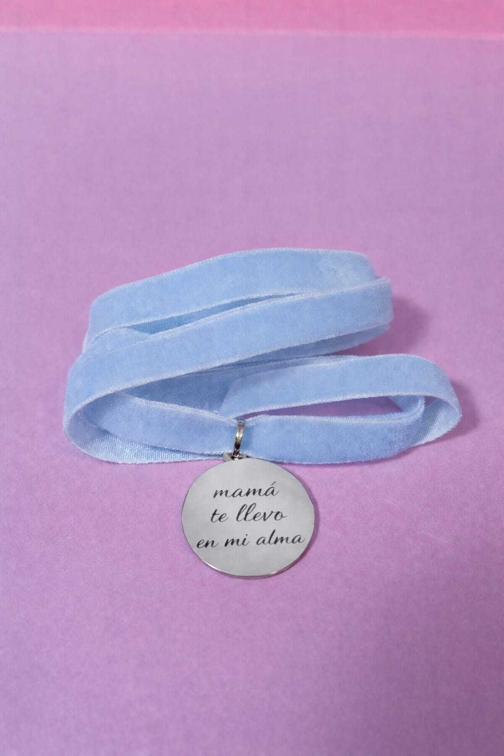 Medalla para Ramo de novia en plata 24mm con 1m de cinta de terciopelo