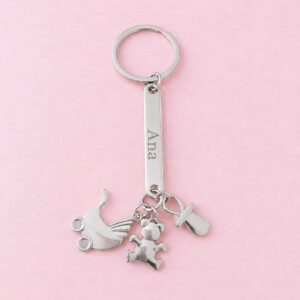 Llavero charms para bautizos con grabado en laser. Mínimo 20 unidades.