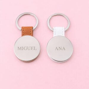 LLavero metal y cuero grabado con laser. Mínimo 20 unid.